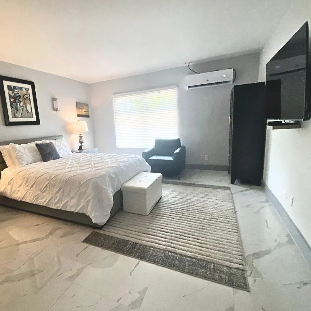Bella Signature Suites Nassau Motel